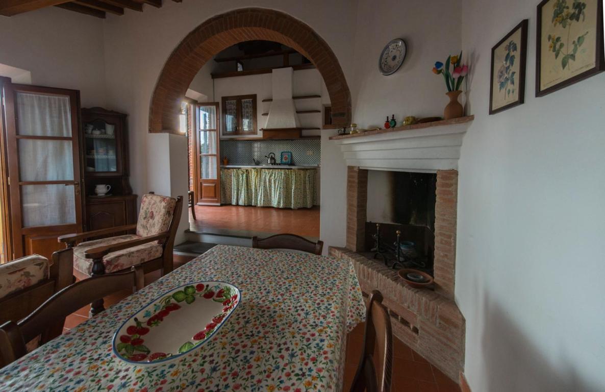 Agriturismo Poggio Al Tesoro Crespina Eksteriør billede